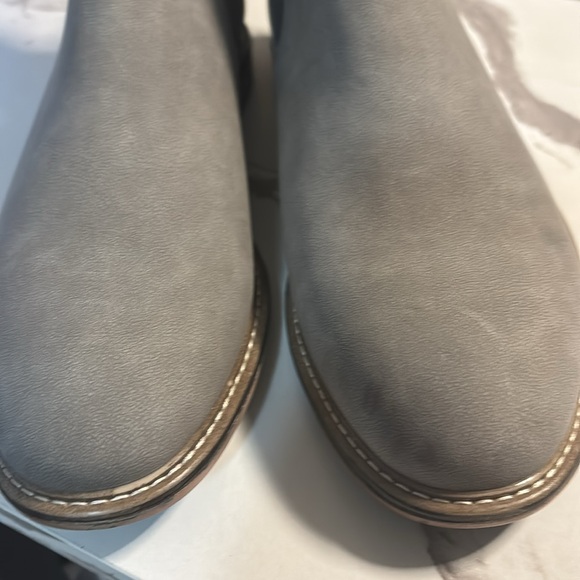 New men’s Sz 11 light grey Chelsea business to casual boots by Steve Madden - Picture 6 of 12